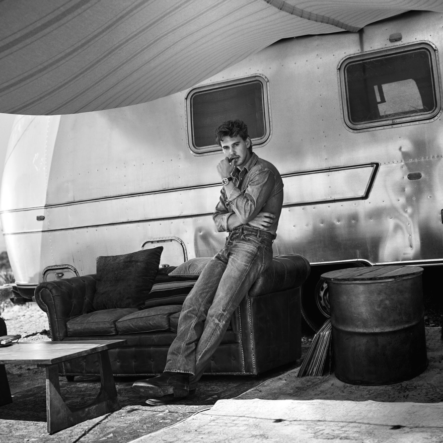 02-KV_2024_08_07_MATTHEW_BROOKES_AUSTIN_BUTLER_BREITLING_SHOT_05_0676-3-Navitimer_B&W_RVB