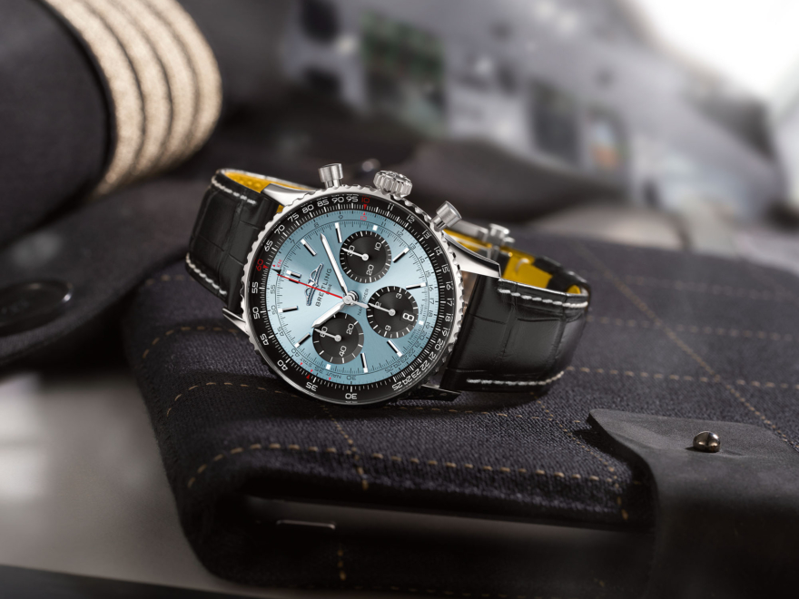 03-AB0139241C2P1_Navitimer 41_IceBlue_StillLife_RVB