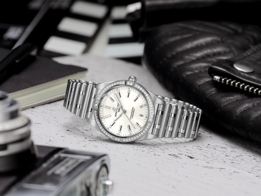 04-Chronomat36-still_A77310591A1A1_RVB